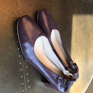 Everlane Day Heels in Oxblood color size 9.